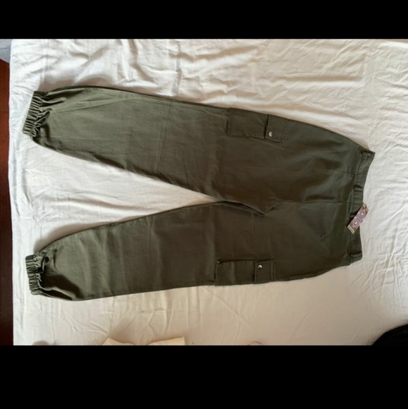 High waisted cargos - Picture 2 of 5